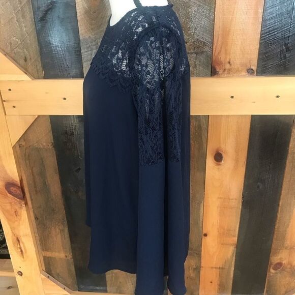 ROZ & Ali top with bell sleeves and crochet bodice - Picture 5 of 5